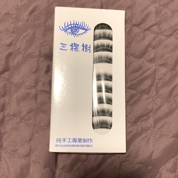 False Eyelashes Set of 8- Pack of 10 Eyelashes/5 Pairs - Picture 5 of 9